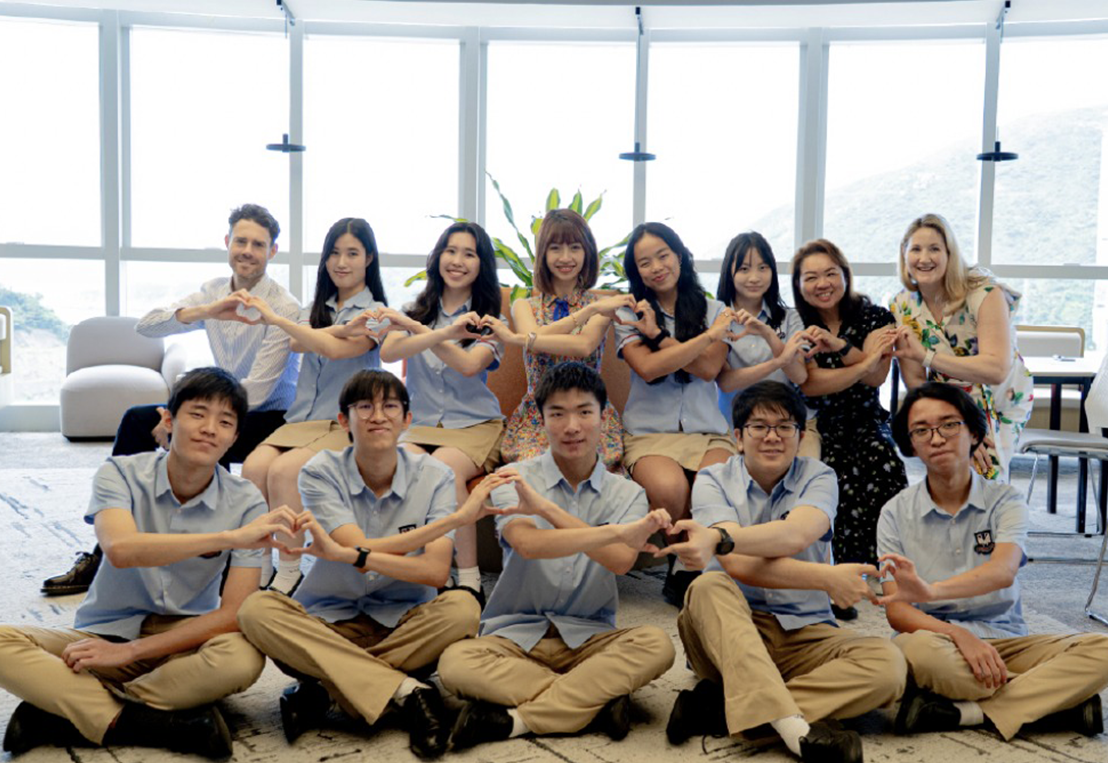 3-滬江維多利亞25年優(yōu)秀畢業(yè)生合影.png
