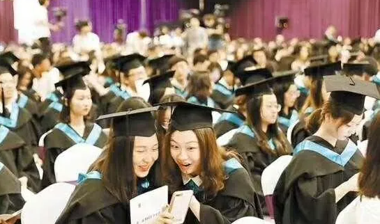 香港留學(xué)申請(qǐng)比內(nèi)地的優(yōu)勢(shì)在哪里呢？