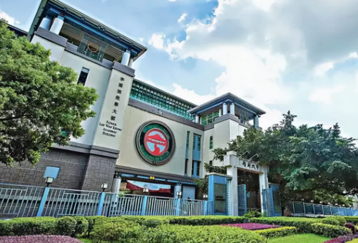 香港“內(nèi)地大學(xué)升學(xué)資助計劃”申請及受惠人數(shù)穩(wěn)步上升