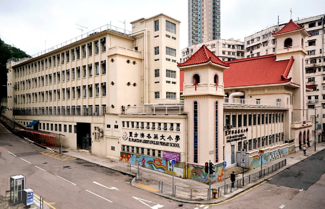 香港圣方濟(jì)各英文小學(xué)，英國(guó)城堡式教育學(xué)校